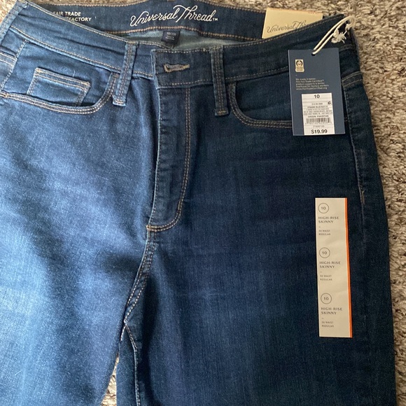 Brand new Universal Thread Jeans - Picture 2 of 5